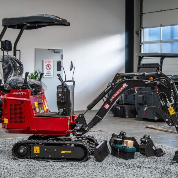 Minibagger Rhinoceros MY10-9 Pro (BFM 10-8) – 850 kg mit Seitensteuerung & Verstellfahrwerk
